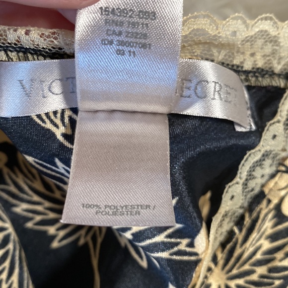 Victoria’s Secret • 2011 Vintage Tie Front Babydoll Floal - Picture 5 of 10